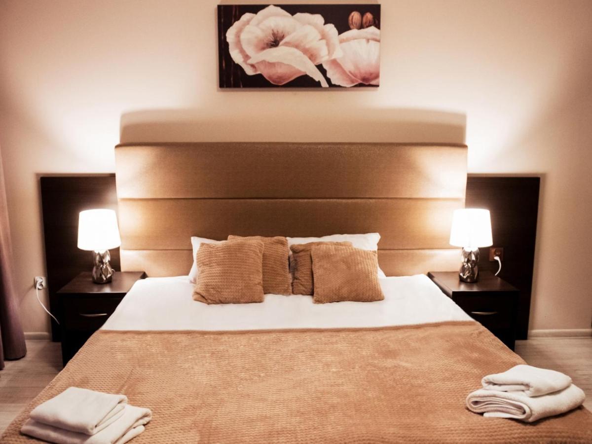 Hotel Feniks Гниежно Екстериор снимка