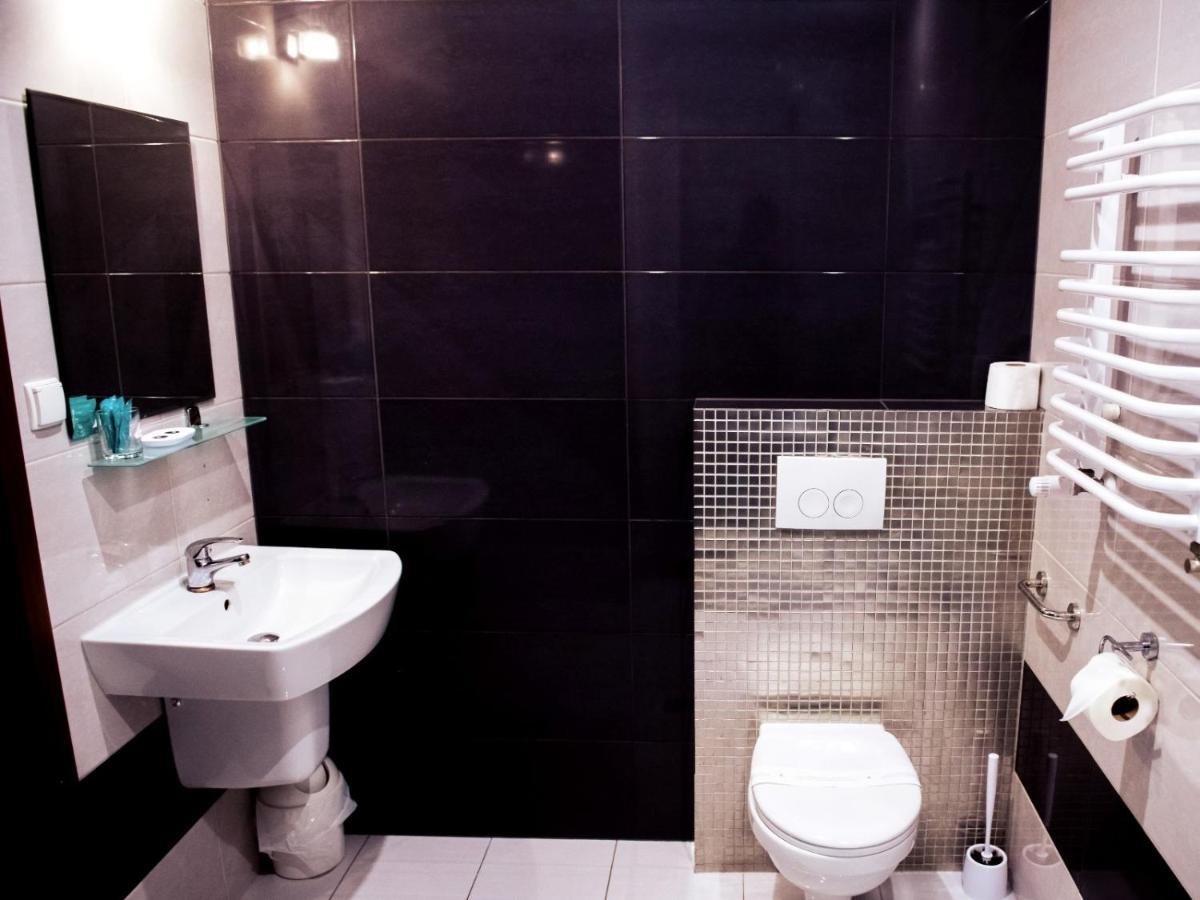 Hotel Feniks Гниежно Екстериор снимка