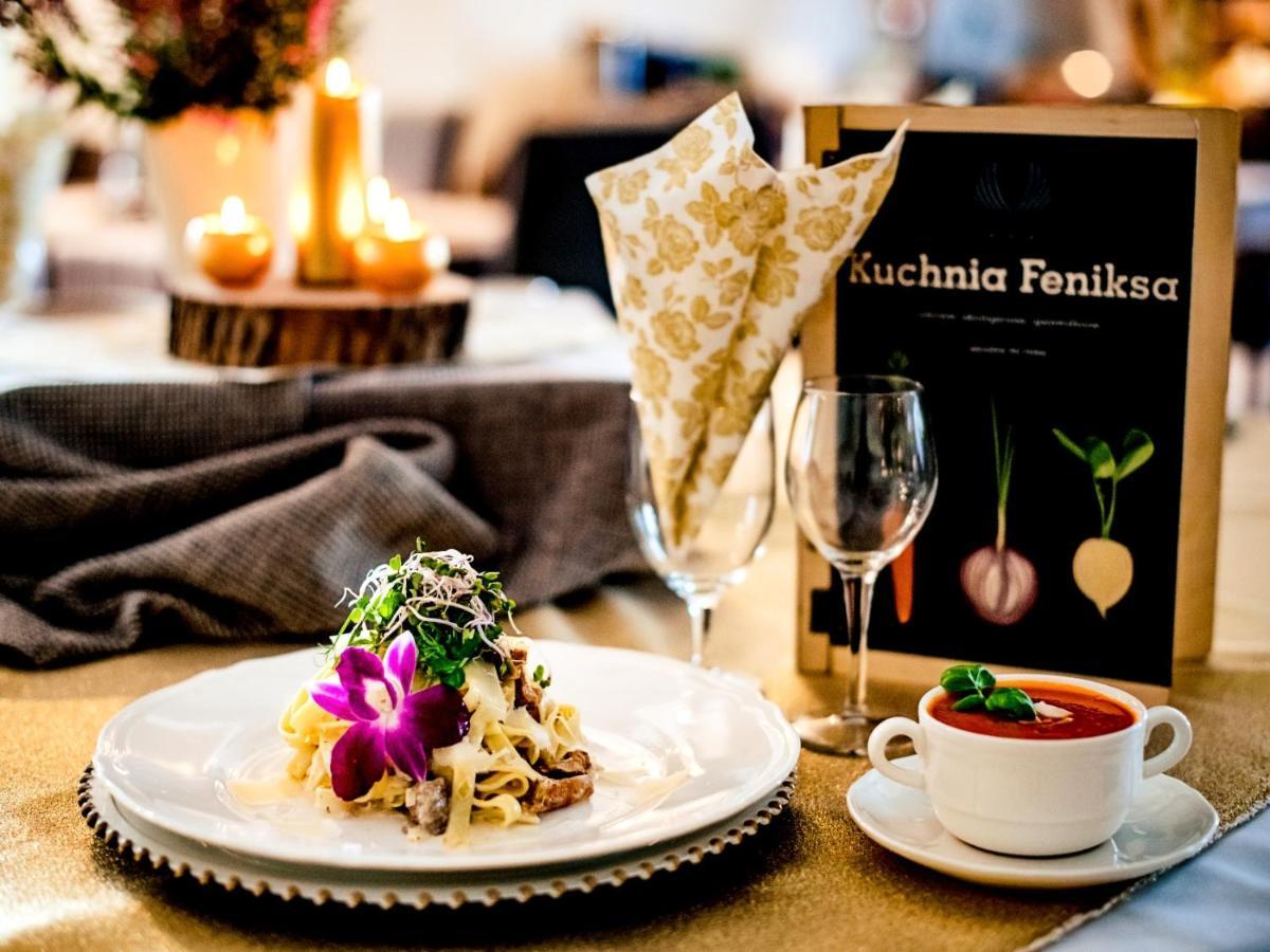 Hotel Feniks Гниежно Екстериор снимка