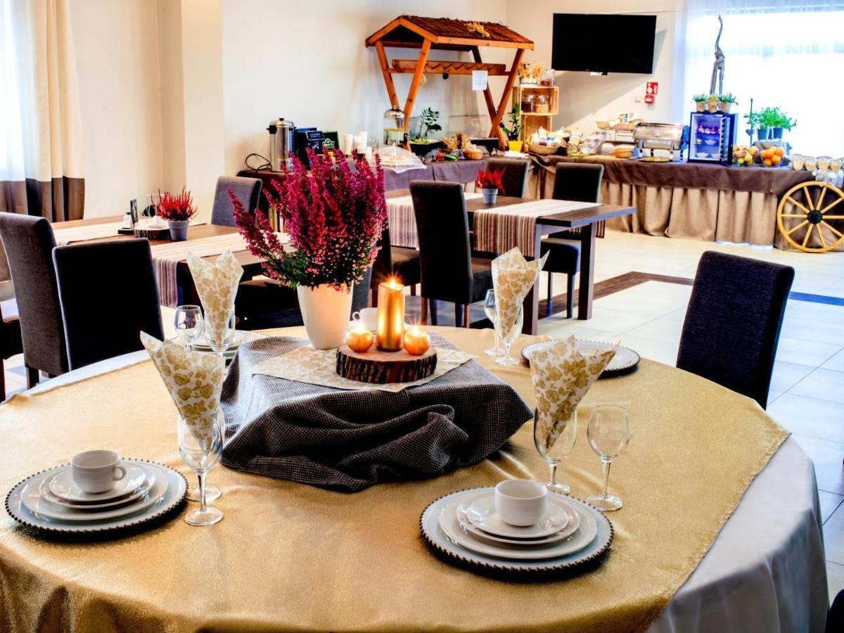 Hotel Feniks Гниежно Екстериор снимка