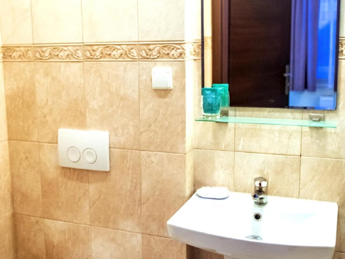 Hotel Feniks Гниежно Екстериор снимка