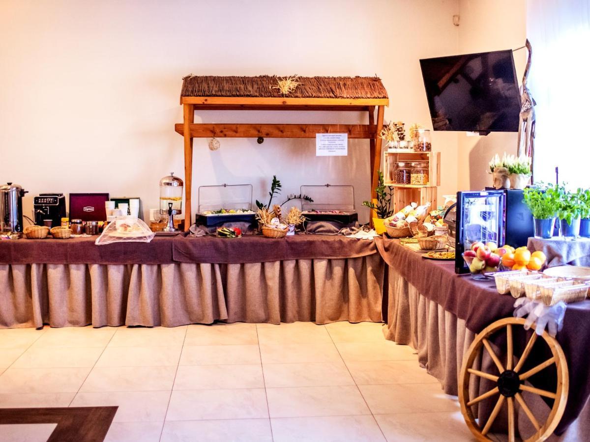 Hotel Feniks Гниежно Екстериор снимка