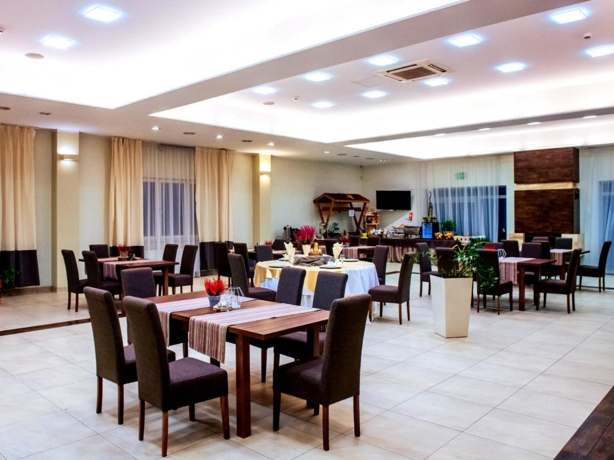 Hotel Feniks Гниежно Екстериор снимка