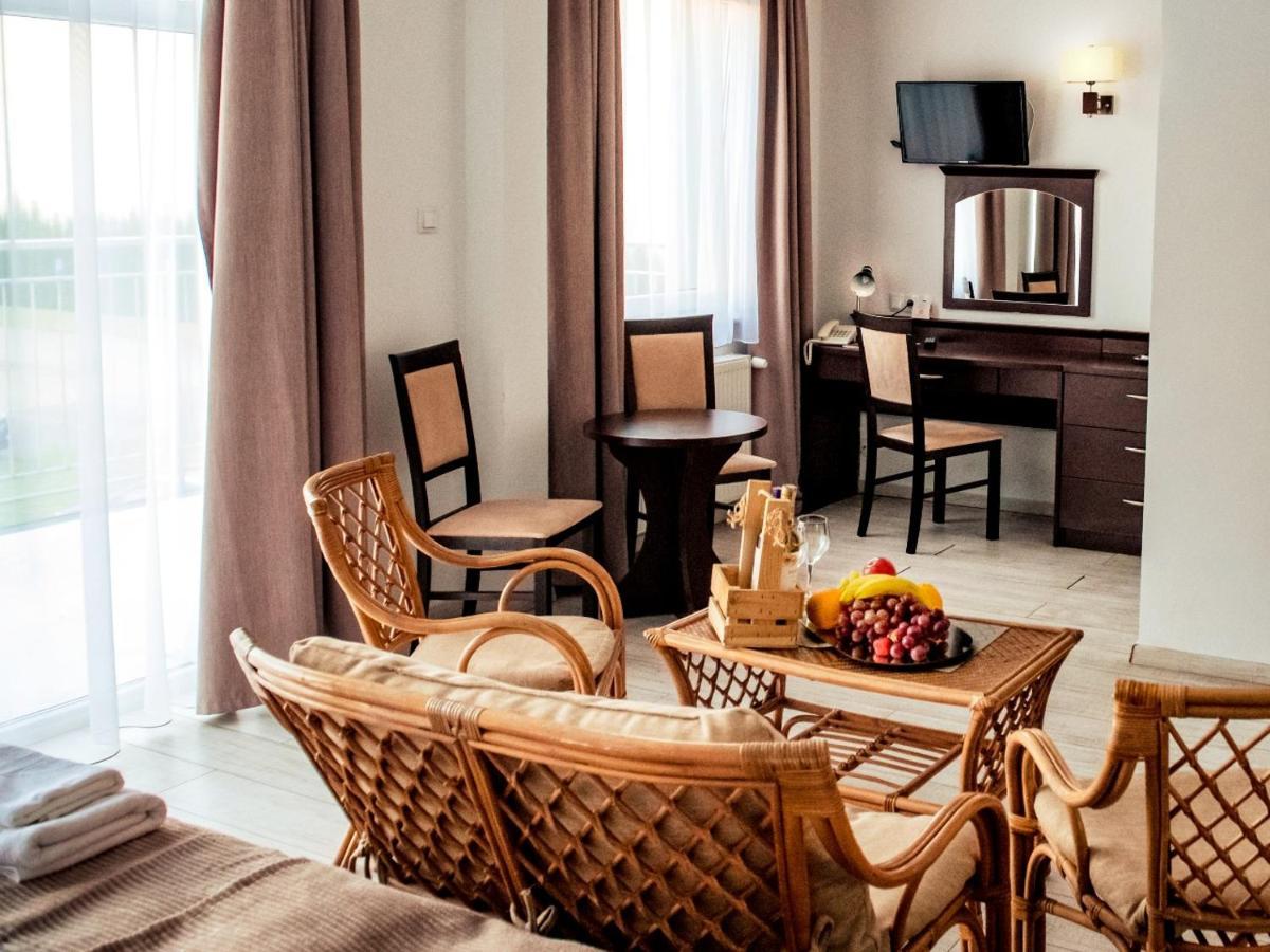 Hotel Feniks Гниежно Екстериор снимка