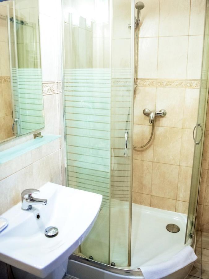 Hotel Feniks Гниежно Екстериор снимка