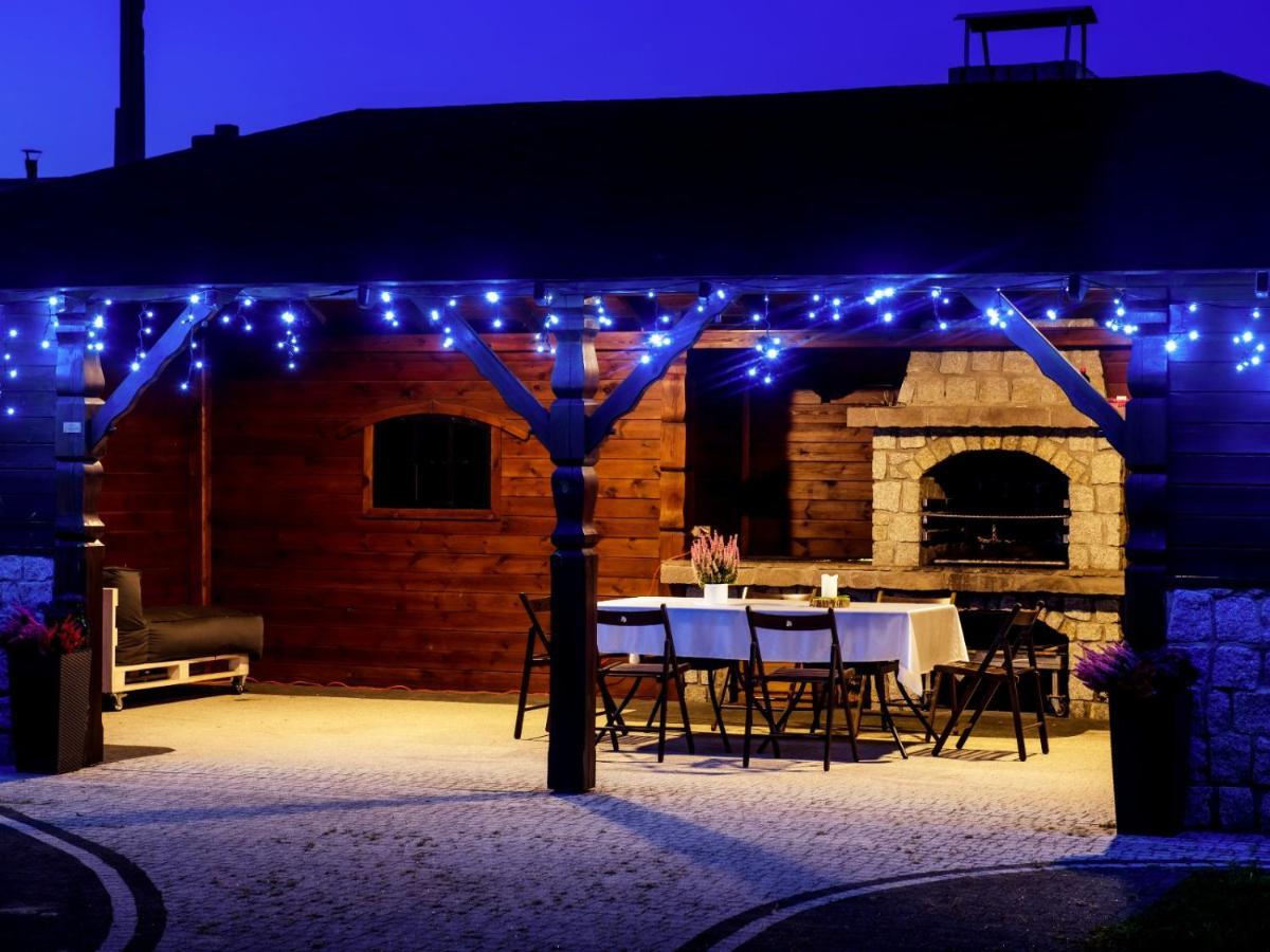 Hotel Feniks Гниежно Екстериор снимка