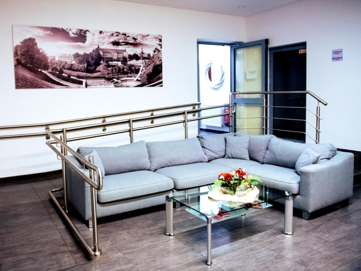 Hotel Feniks Гниежно Екстериор снимка