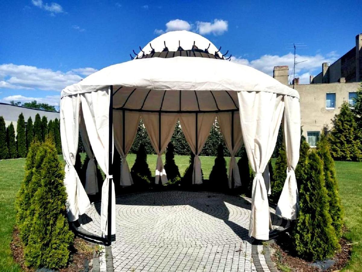 Hotel Feniks Гниежно Екстериор снимка