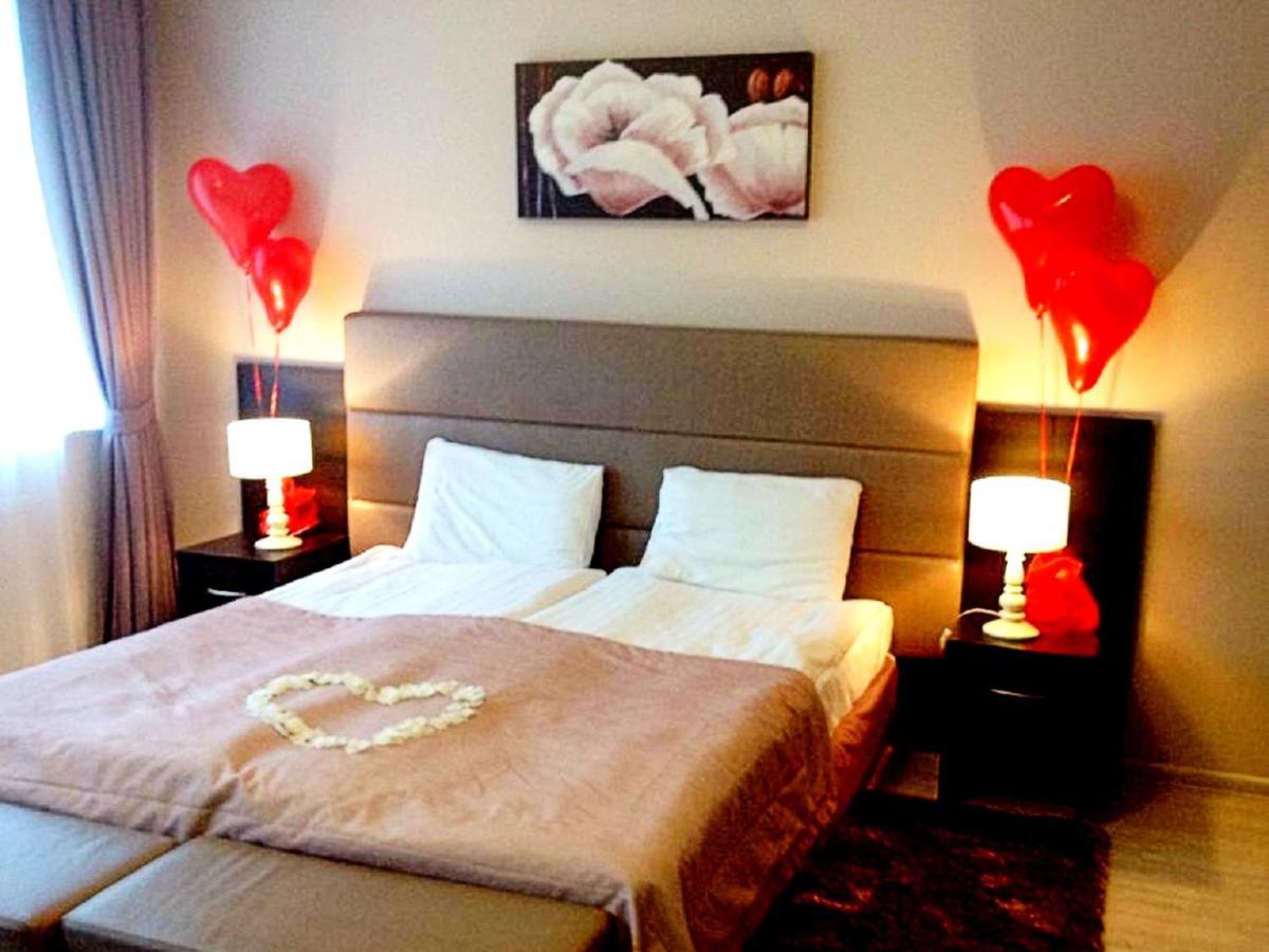 Hotel Feniks Гниежно Екстериор снимка