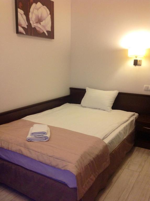 Hotel Feniks Гниежно Екстериор снимка