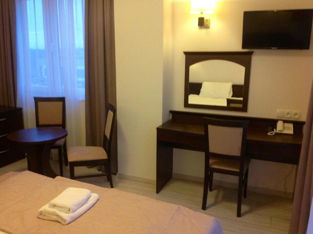 Hotel Feniks Гниежно Екстериор снимка