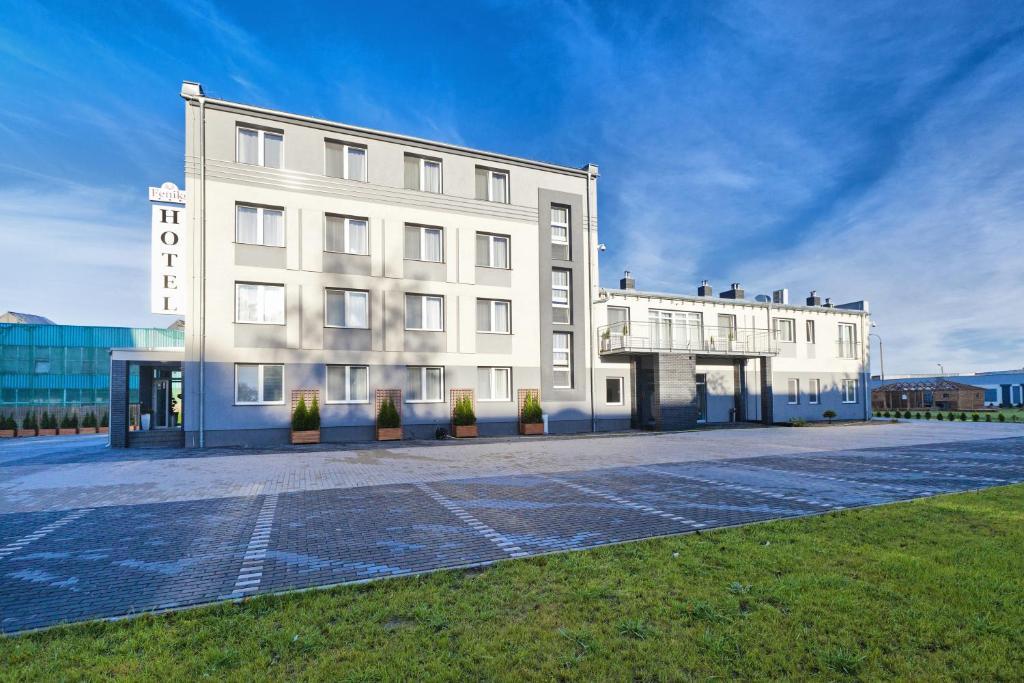 Hotel Feniks Гниежно Екстериор снимка