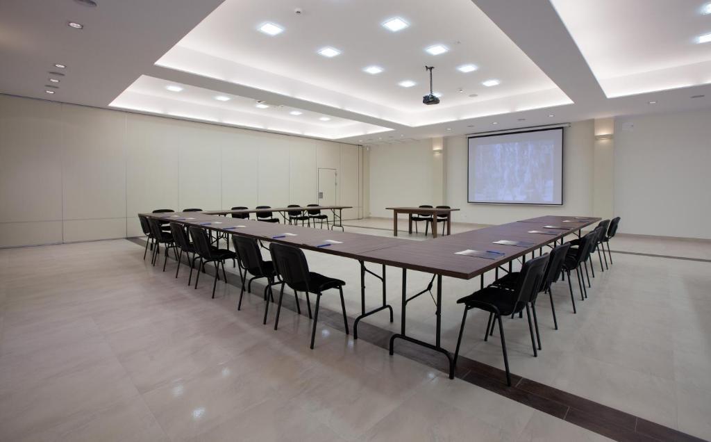 Hotel Feniks Гниежно Екстериор снимка